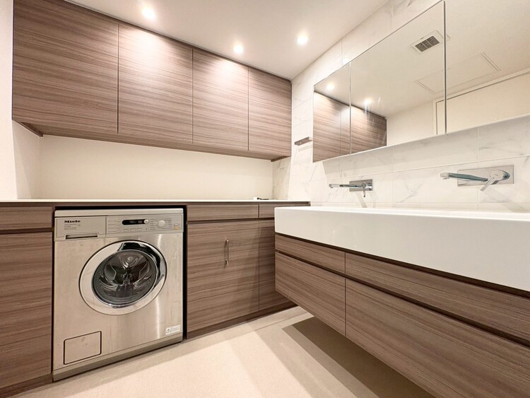 その他 清潔感を感じられる洗面化粧台。