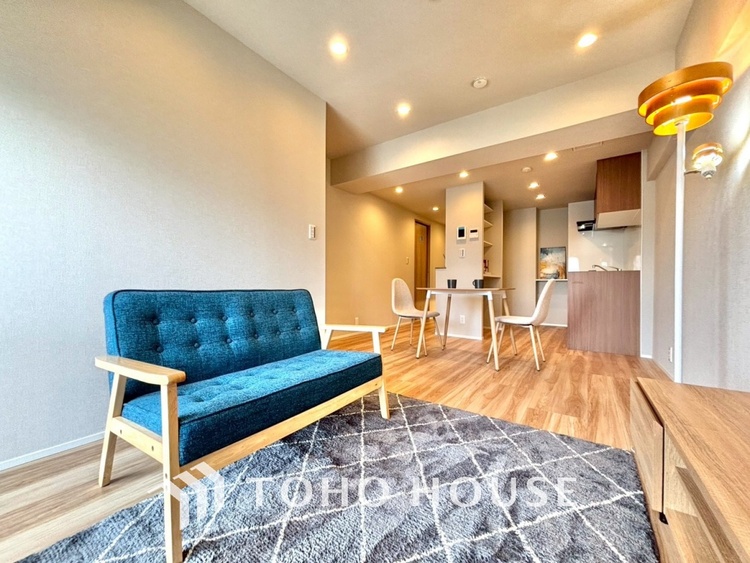 内装 ＊配置してある家具や小物はCGによるイメージ画像です。忙しい朝でも、しっかり家族が揃って食事をして頂けるゆとりある大きさのダイニングスペース。