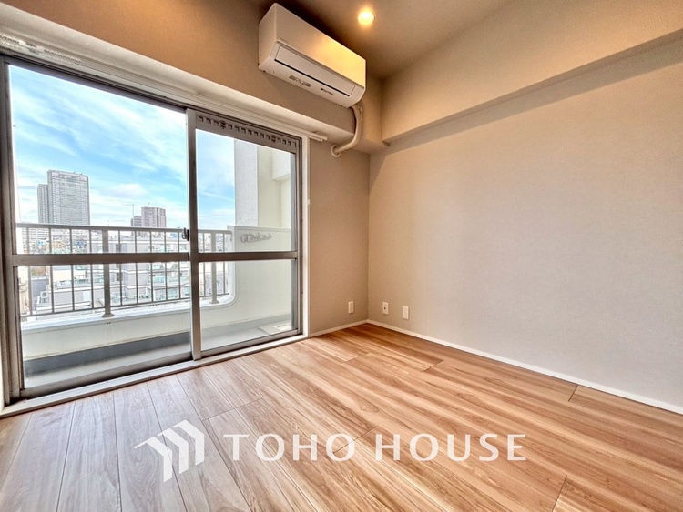 内装 ＊配置してある家具や小物はCGによるイメージ画像です。感性を育むプライベートルームはシンプルでスマートな空間。好みの空間で読書をしたり、音楽を聞いたりと一人の時間も充実したものにできます。