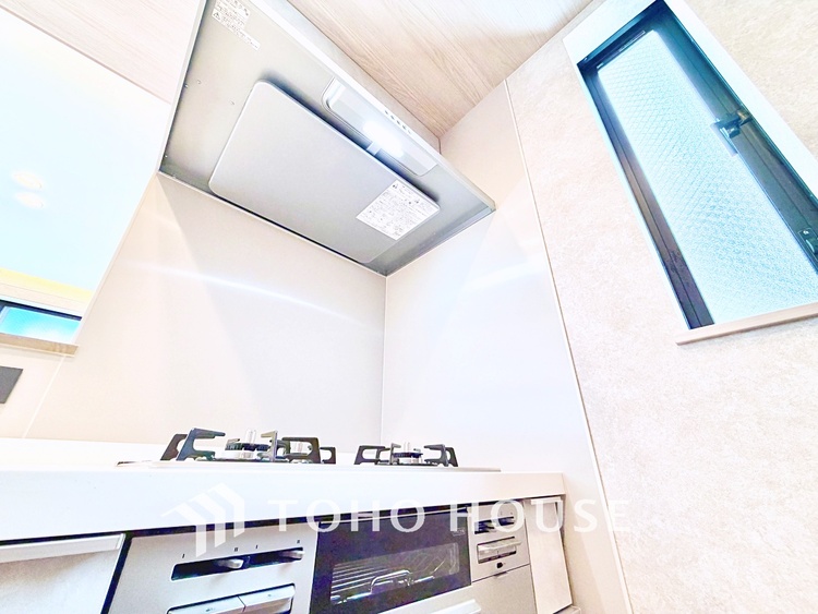 キッチン 食器収納も充実した、片付けやすいキッチン。毎日の家事が快適に進みます。