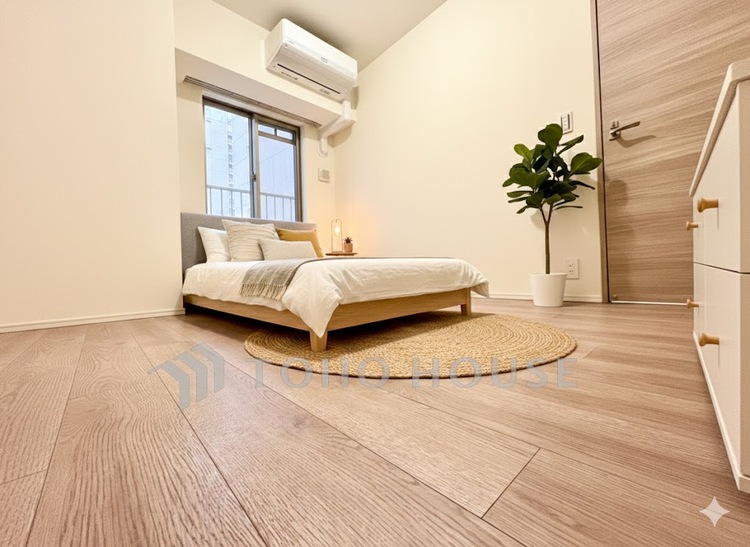 内装 【洋室】室内構成に拘り採光とセンスを散りばめた空間。それは『柔らかさ』に似た素敵な居場所。そこに暮らす人のことを考えつくり出したものは『癒し』という心地よい居場所なんだと思う