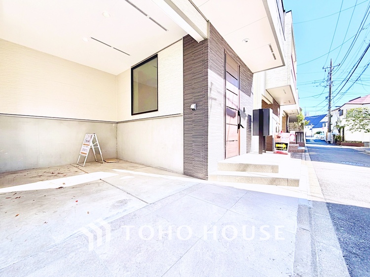 駐車場 休日には愛車をメンテナンス。