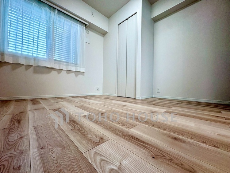 内装 【洋室】室内構成に拘り採光とセンスを散りばめた空間。それは『柔らかさ』に似た素敵な居場所。そこに暮らす人のことを考えつくり出したものは『癒し』という心地よい居場所なんだと思う