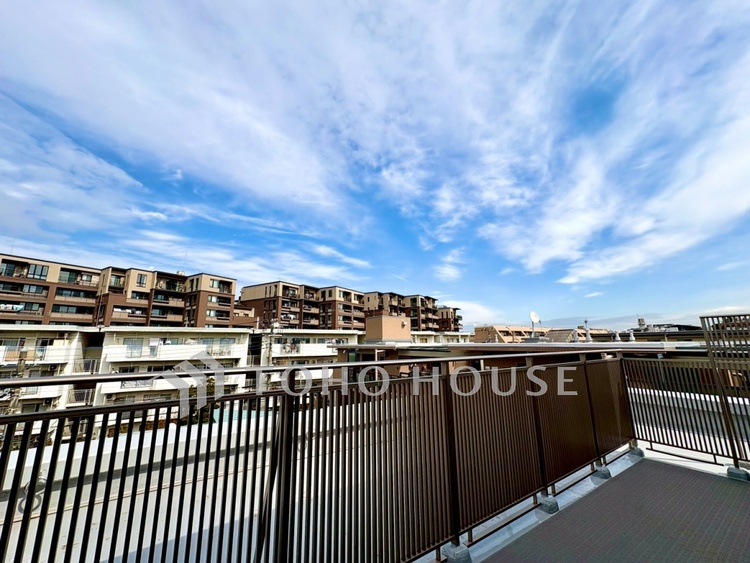 バルコニー 【バルコニー】疲れた時に眺める空、疲れを癒してくれるものがそこにはある。