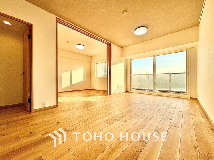 内装 太陽光をたくさん感じながら、明るく豊かな暮らしを約束する住まい。四季の移ろいを感じながら過ごす毎日。なんとなく幸せ。