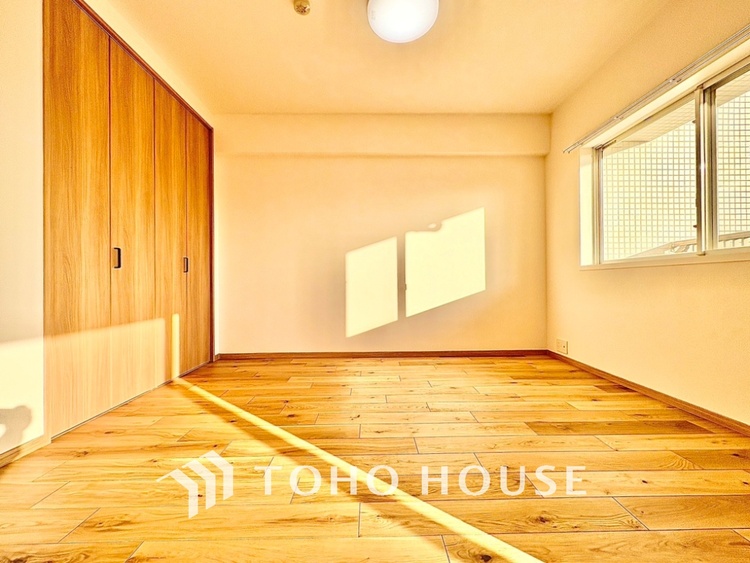 内装 光に包まれるように設計された空間。太陽の光が爽やかな目覚めを誘う。きっと今日も素敵な1日に。