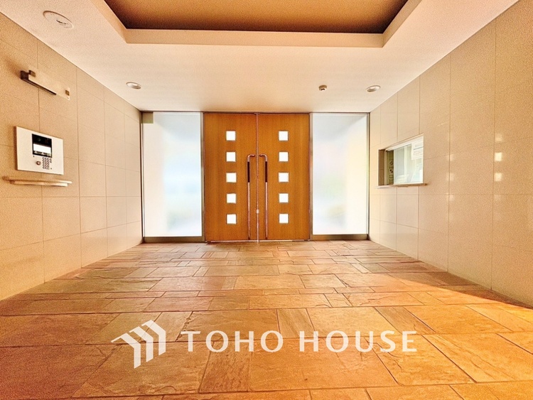 エントランス エントランスはマンションの顔。清潔感、存在感のあるエントランスは居住者の心を豊かにする。