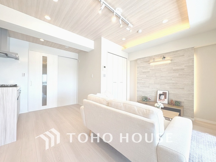 内装 【LIVING】◆陽光◆が差し込む。この開放的なLDKに家族の笑顔が集う。家族が一緒に過ごす空間は明るく、そして居心地よく。