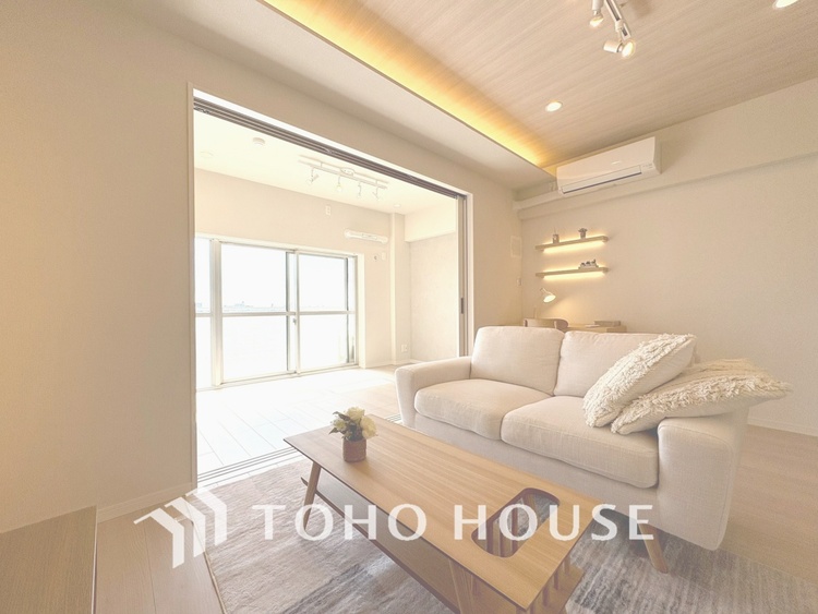 内装 【LIVING】◆扉を◆開くとこの景色。家族の”おかえり”の声が聞こえてきそう。