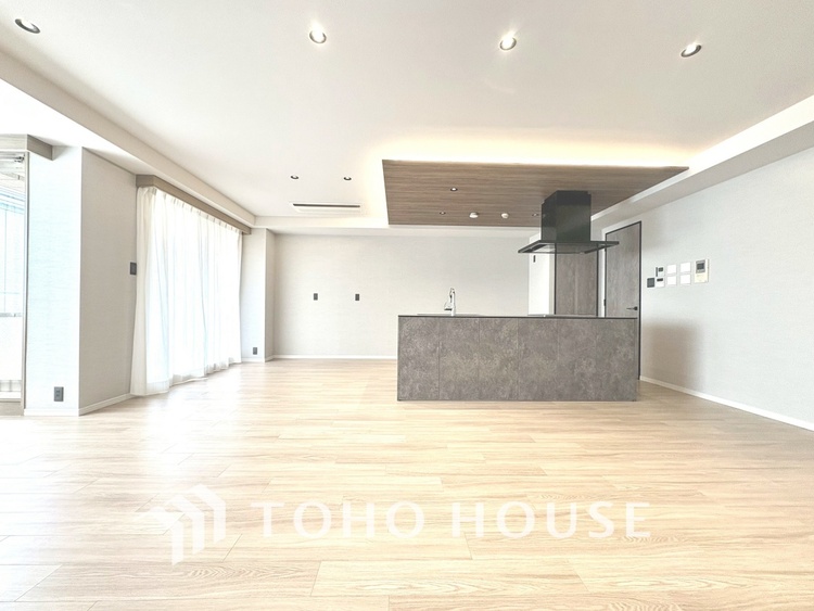 内装 【LIVING】◆陽光◆が差し込む。この開放的なLDKに家族の笑顔が集う。家族が一緒に過ごす空間は明るく、そして居心地よく。