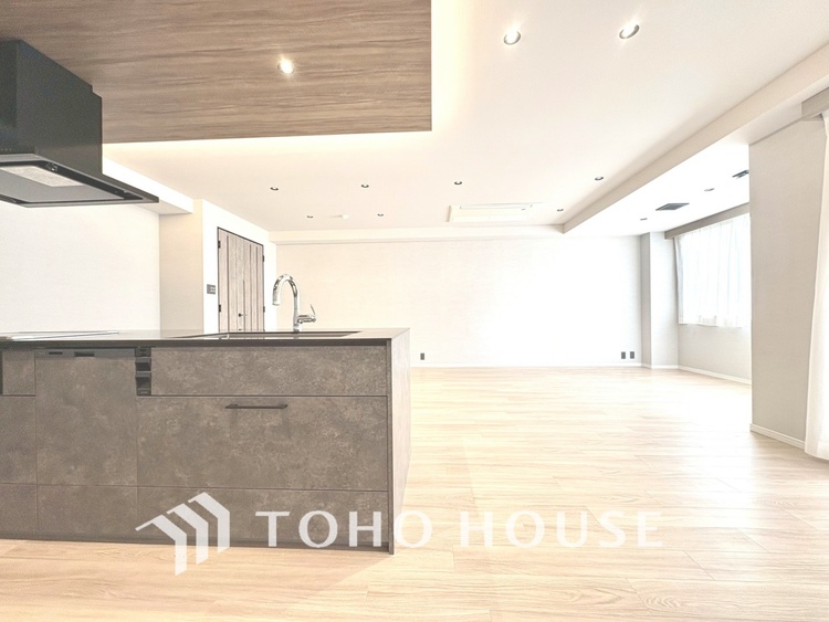 内装 【LIVING】◆住む喜び、楽しさ、感動◆を君と共有したい。いつまでもずっと家族を見渡せるこの広い空間で。