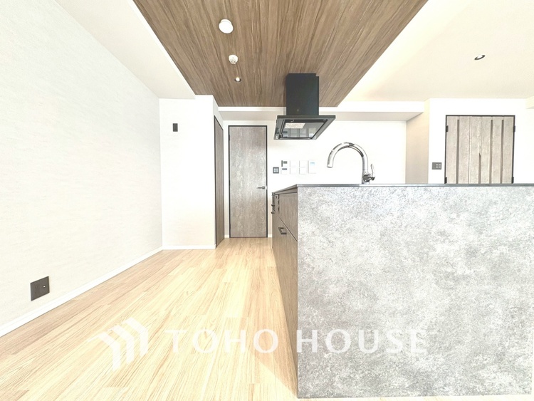 キッチン 【KITCHEN】◆ワクワク◆開放的で機能性も高いシステムキッチン。お子様は毎日のご飯にワクワク！