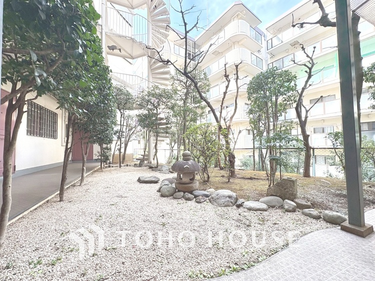 その他 【ENTRANCE】◆そびえ立つ◆我が家のシンボル。遠くの空が赤く染まる夕べが待ち遠しい。