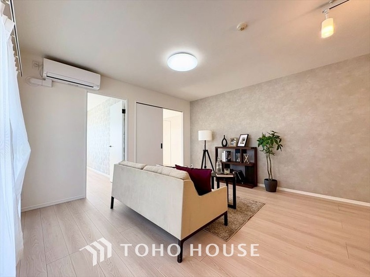 内装 【LIVING】◆陽光◆が差し込む。この開放的なLDKに家族の笑顔が集う。家族が一緒に過ごす空間は明るく、そして居心地よく。