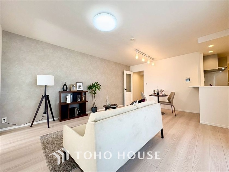 内装 【LIVING】◆扉を◆開くとこの景色。家族の”おかえり”の声が聞こえてきそう。