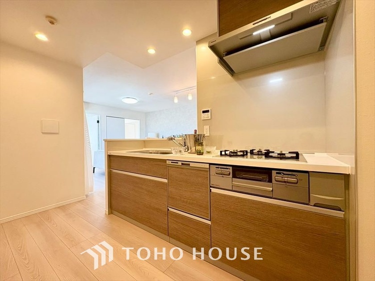 キッチン 【KITCHEN】◆ワクワク◆開放的で機能性も高いシステムキッチン。お子様は毎日のご飯にワクワク！