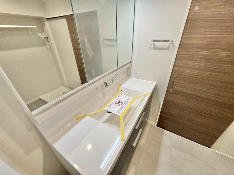 その他 清潔感を感じられる洗面化粧台。