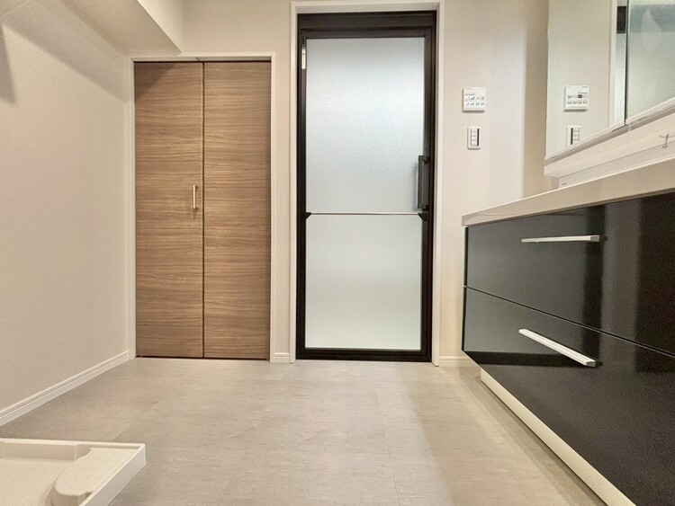 その他 十分な広さの脱衣所。