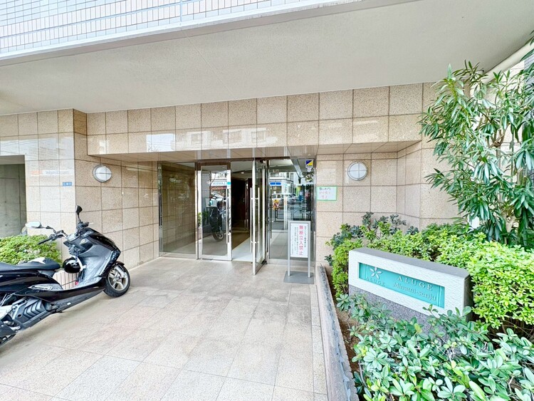 その他 上質感漂う玄関アプローチです。