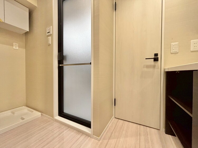 その他 十分な広さの脱衣所。