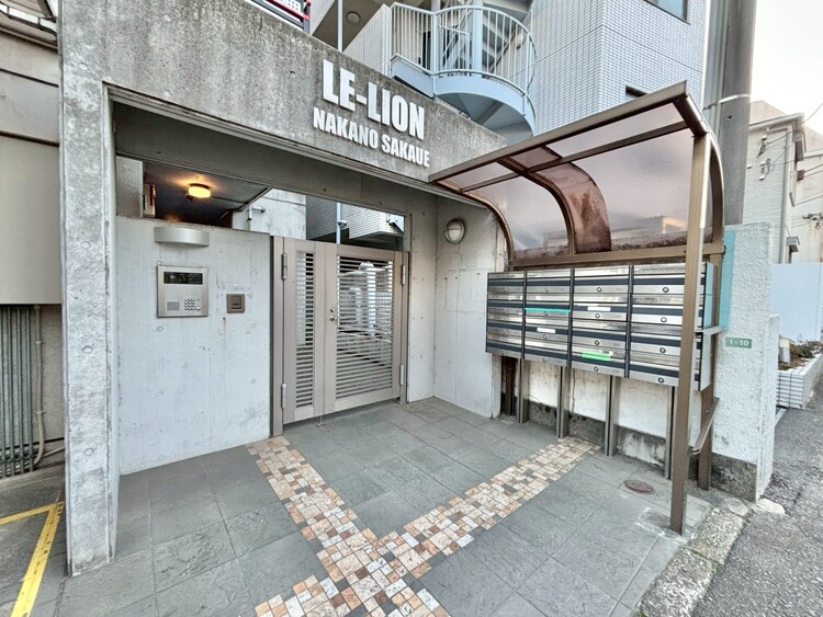 その他 上質感漂う玄関アプローチです。