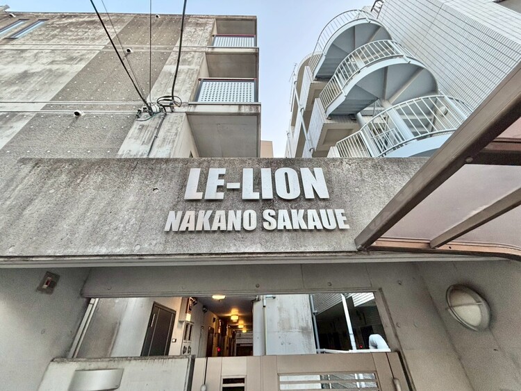 その他 【エンブレム】スタイリッシュなエンブレム。お洒落なマンションは入り口から。