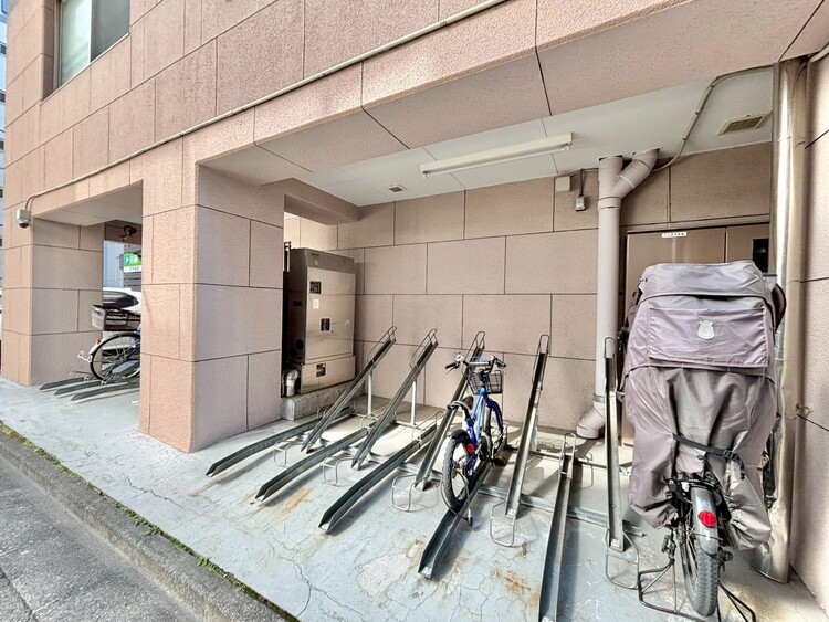 その他 【駐輪場】広々とした駐輪場は、自転車の出し入れがスムーズに行えます。毎日の外出が楽しくなりそうですね。