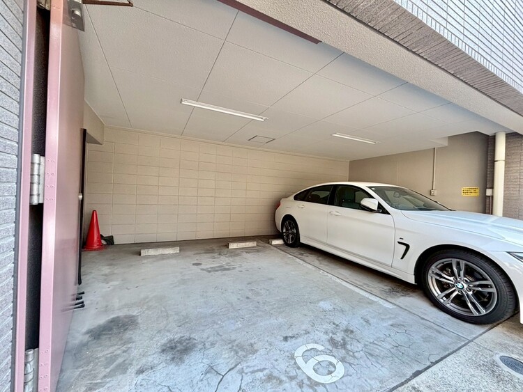 駐車場 駐車スペースが嬉しいですね。※空き状況は都度ご確認下さい。