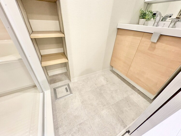 その他 十分な広さの脱衣所。