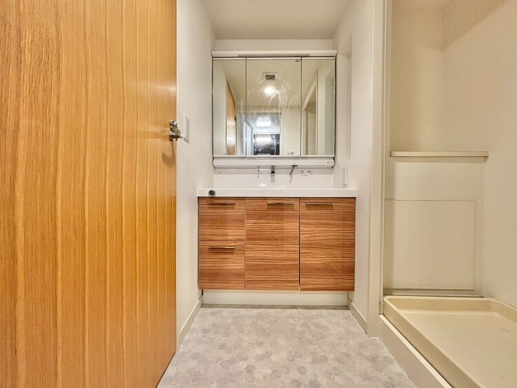 その他 十分な広さの脱衣所。