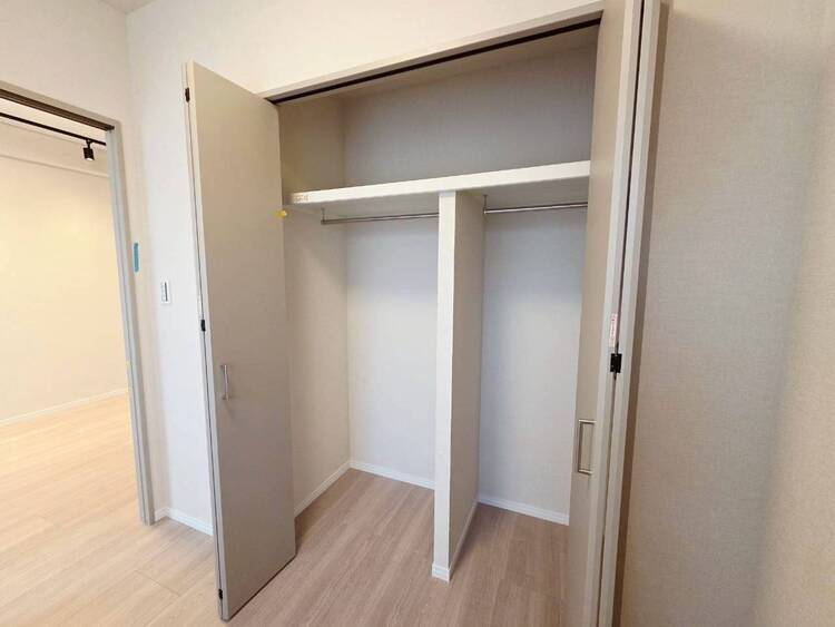 キッチン 家電やスーツケース、ストック品など何でも片付く嬉しい空間です。