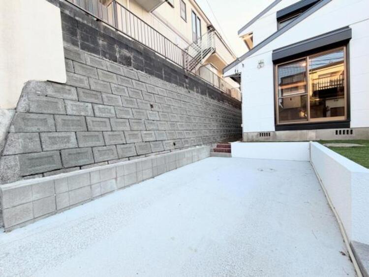 駐車場 【駐車場】日々の生活にクルマは欠かせないという方は、駐車場確保は大事な条件。