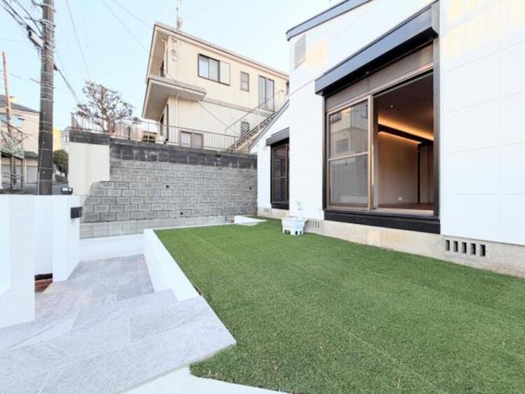 その他 【お庭】季節の飾り物など、より「おうち時間」を楽しめる空間。　家庭菜園などのお庭の手入れも楽しいです