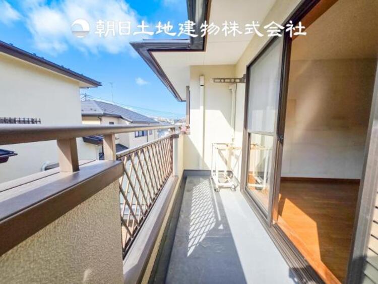 バルコニー 【バルコニー】太陽に愛された家。陽当り・通風に優れた魅力的で快適さを追求した住宅です。