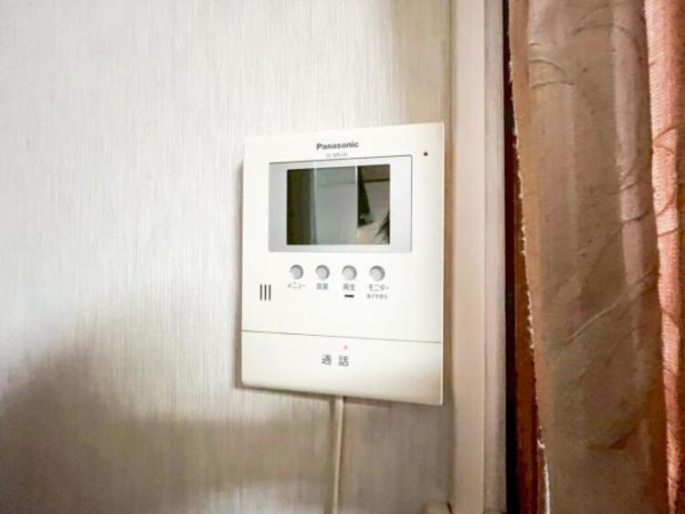 設備 【設備】訪問者の確認が出来るので、セキュリティ対策にも最適のモニター付きインターホン。