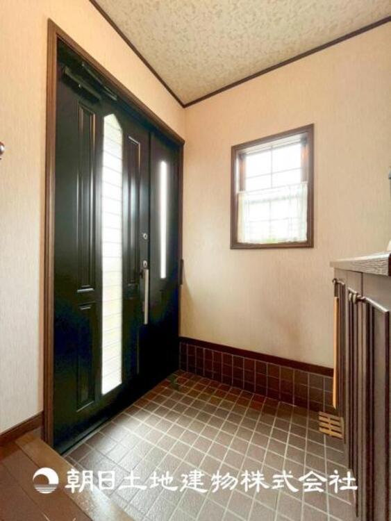 その他 【玄関】大切な家族、お客様をお迎えする玄関は住宅の入口。仕事が終わって疲れた日でも、あなたを受け入れてくれます。