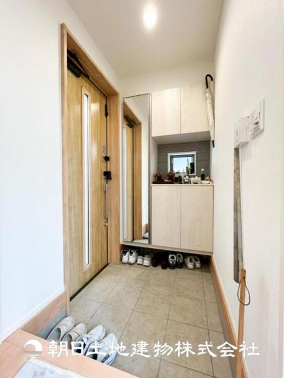 その他 【玄関】大切な家族、お客様をお迎えする玄関は住宅の入口。仕事が終わって疲れた日でも、あなたを受け入れてくれます。