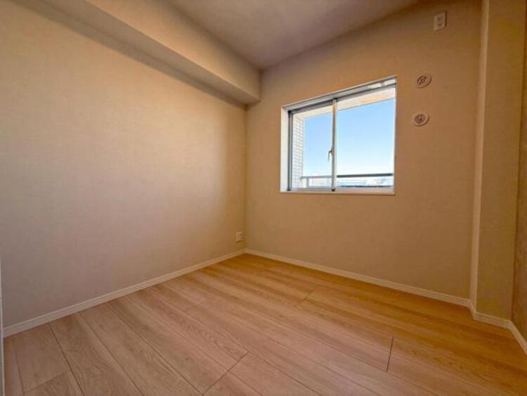 内装 自分の時間を充実させながら心豊かにできるプライベート空間！！穏やかな寛ぎを届ける仕様のゆとりある居室。個室のお部屋が欲しいという要望に応える設計で、過ごす時間が長くてもゆったり落ち着いて過ごせそう！！ 