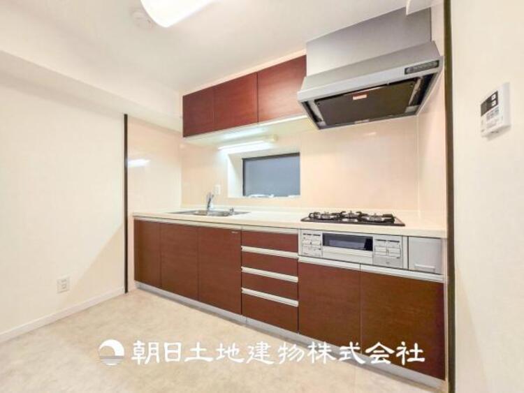 キッチン 【キッチン】毎日使う場所だからこそ、ストレスなく使えて、スムーズな家事ができる空間になっております。