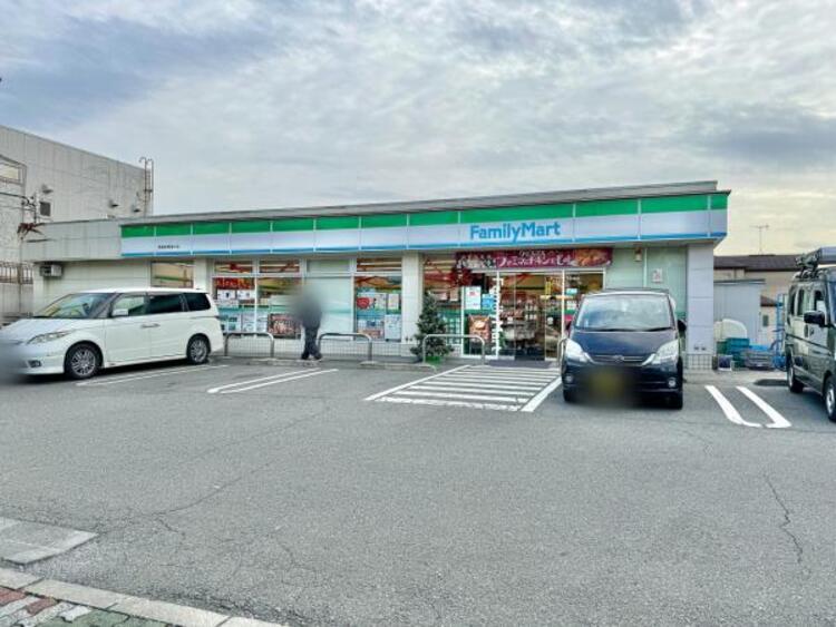 周辺 ファミリーマート 秀栄高専通り店迄640ｍ