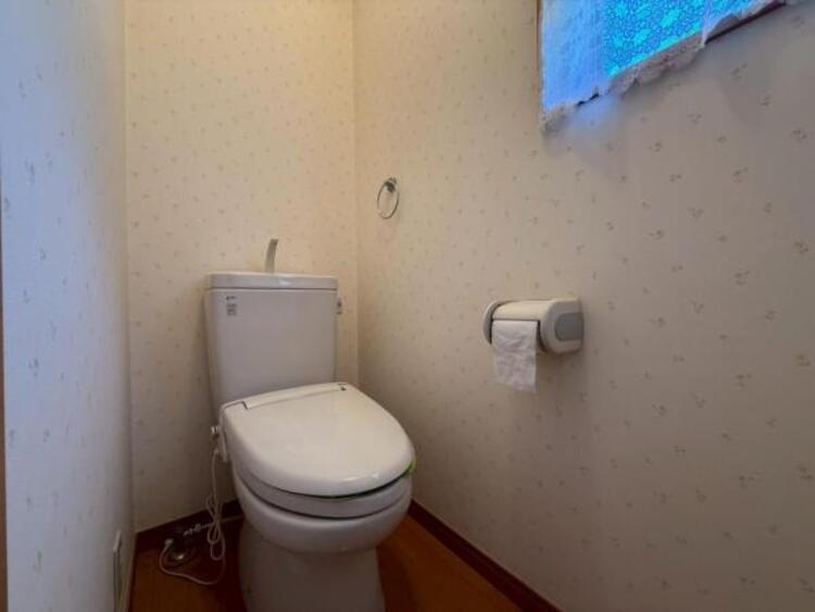 トイレ ウォシュレット、保温機能付き便座など充実の設備です　お掃除がしやすくストレスフリー！！ 