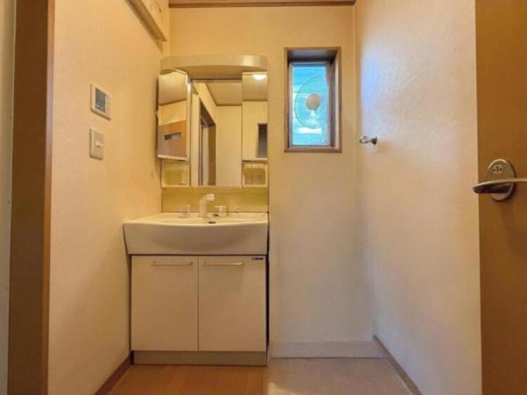 洗面 使用頻度の高い場所だからこそ便利な空間に。多人数での使用も考えた便利な空間です 