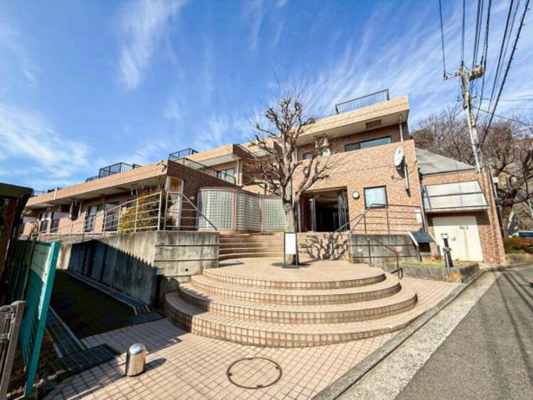 外観 家の良し悪しだけではなく周辺環境も重要なポイントとなります！ご案内時に周辺環境もご案内いたします！流行に左右されず将来にわたって価値が継続する佇まい！良好な住環境が保たれたエリアで新生活を過ごせます 