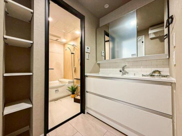 洗面 【洗面・脱衣所】使いやすい最新の洗面台にリフォーム済みです。ご入居時から気持ちよくお使いいただけます 