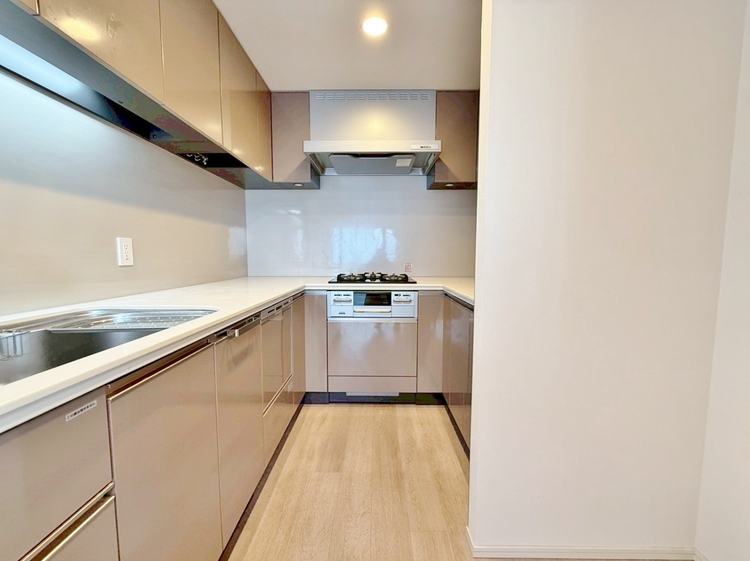 キッチン 洗練されたスタイリッシュなデザイン性と使いやすさを備えた仕様。