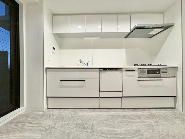 キッチン スマートな意匠と充実の機能を備えたキッチンが、暮らしにおいしい彩りを添えます。