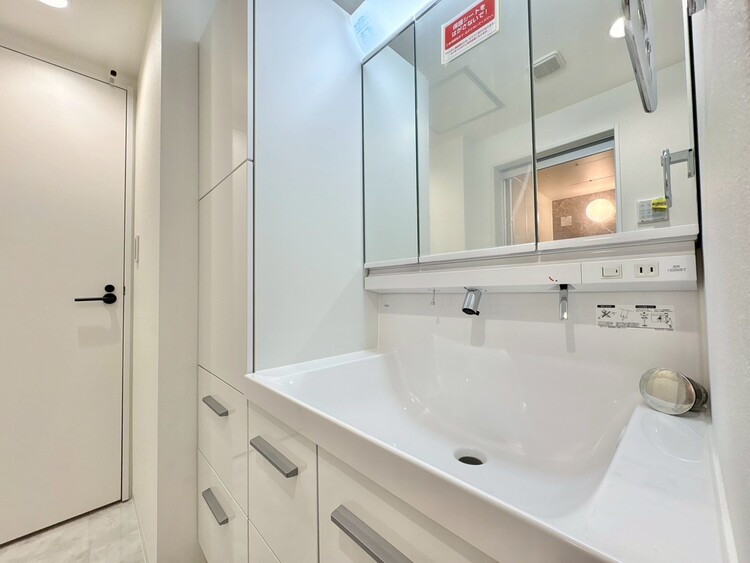 洗面 何かと物が増える場所だからこそ、スッキリと見映えの良い空間に。