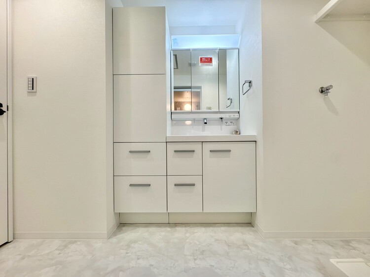 洗面 清潔感と心地よさを重視した、上質感漂うパウダールーム。