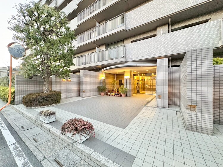 エントランス 外と内をつなぐエントランスは、まさに顔となる場所。