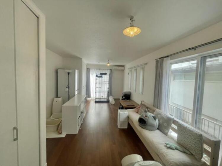 内装 洋室 13帖 天井に下地補強を行っておりますので、将来的に4LDKへ間取り変更も可能です。